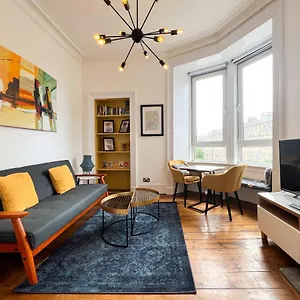 Apartment Bohemian 1br Flat In Abbeyhill, Edinburgh